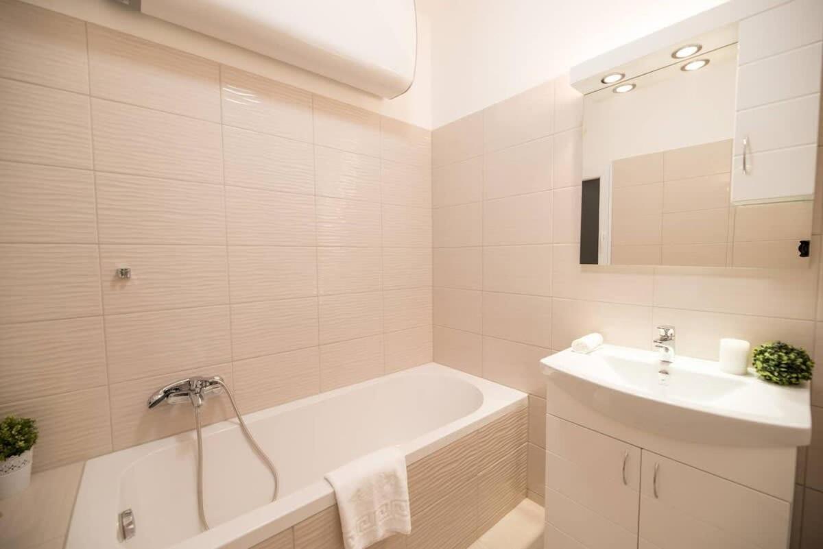 Trendy Central Apartment At Castle Budapest Extérieur photo